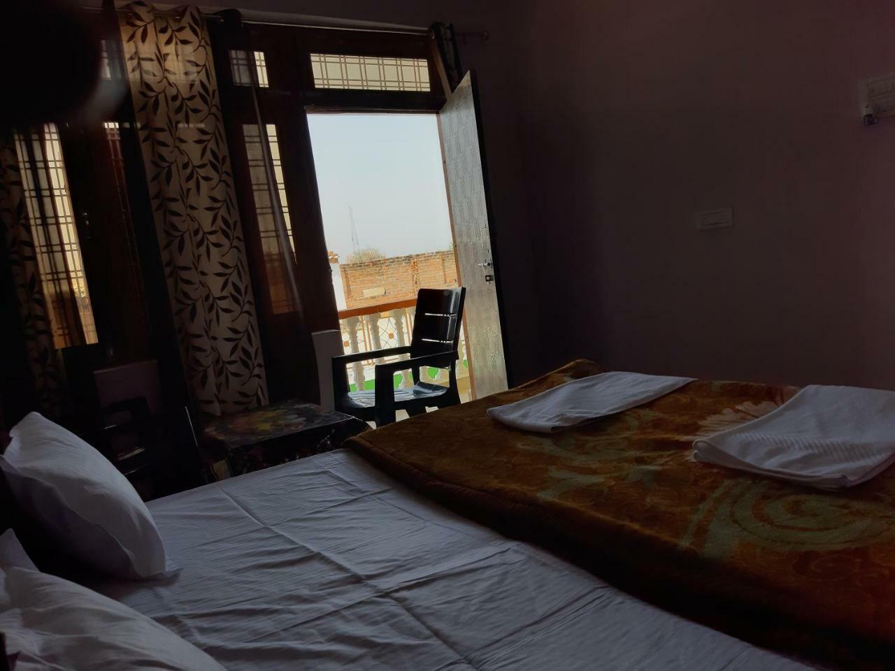 אורצ'ה Shree Ram Homestay מראה חיצוני תמונה