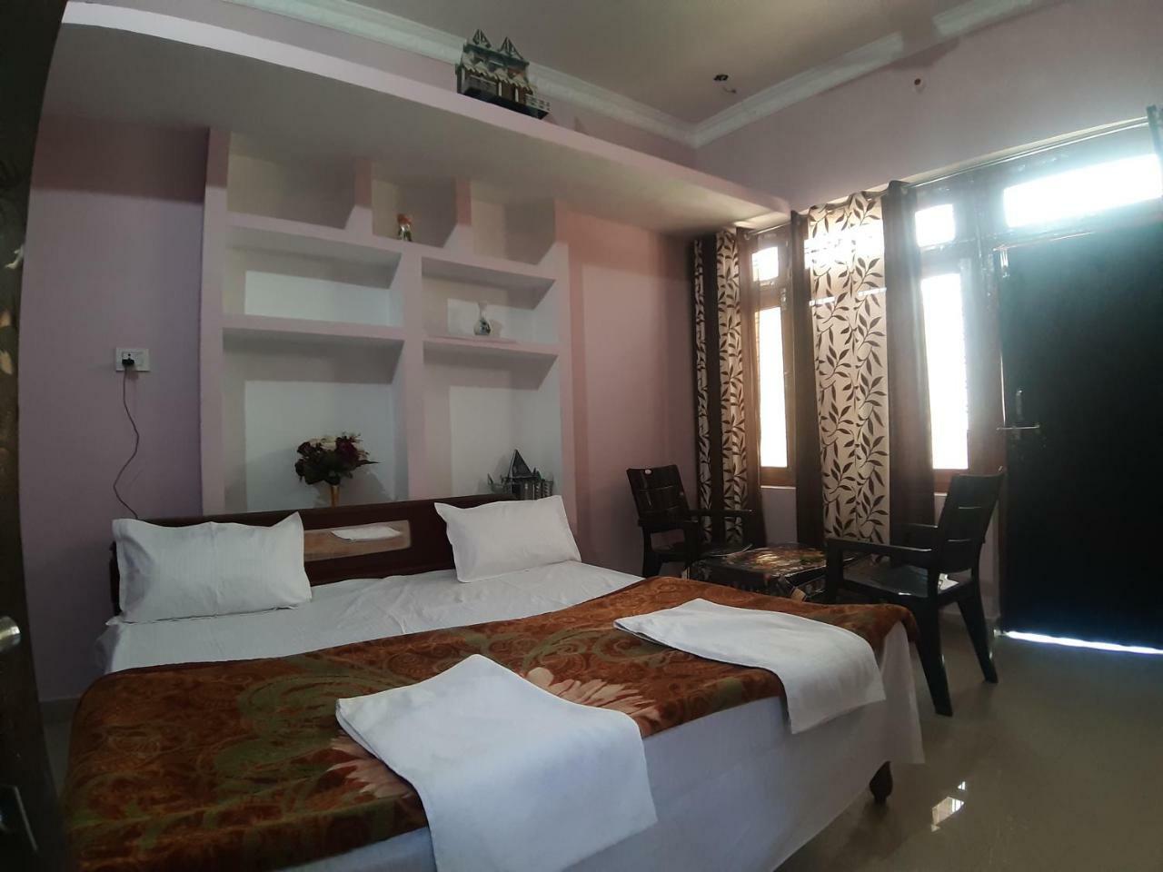 אורצ'ה Shree Ram Homestay מראה חיצוני תמונה