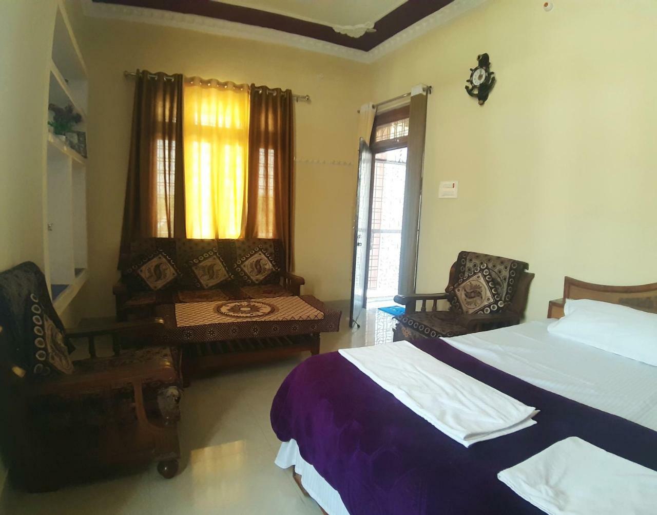 אורצ'ה Shree Ram Homestay מראה חיצוני תמונה